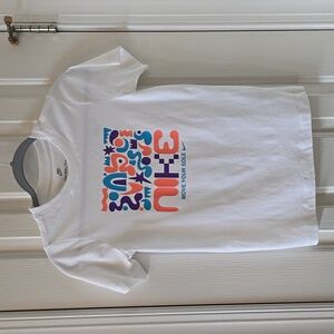 NIKE BRAND SIGNATURE UNISEX WHITE TEE-SHIRT SIZE SMALL